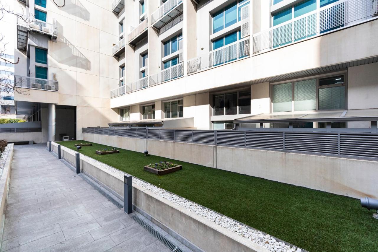 Oshun Sanchinarro Apartment Madrid Exterior photo