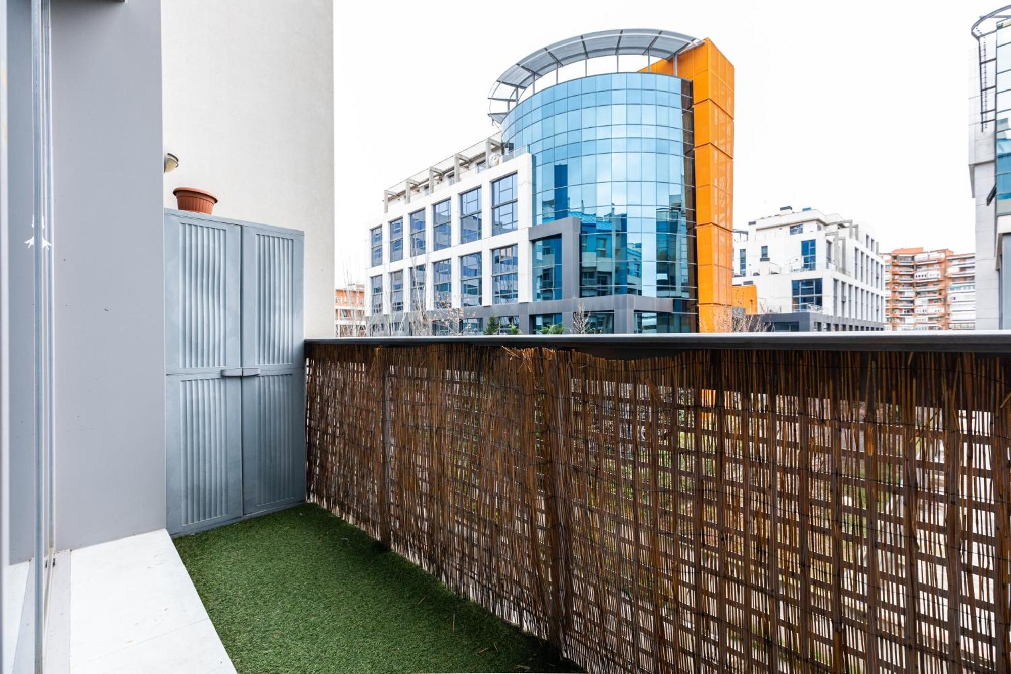 Oshun Sanchinarro Apartment Madrid Exterior photo